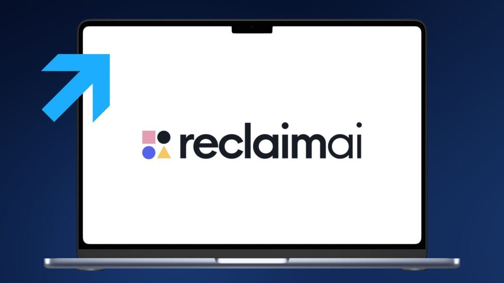 Logo von Reclaim.ai auf einem iMac mit blauem Hintergrund